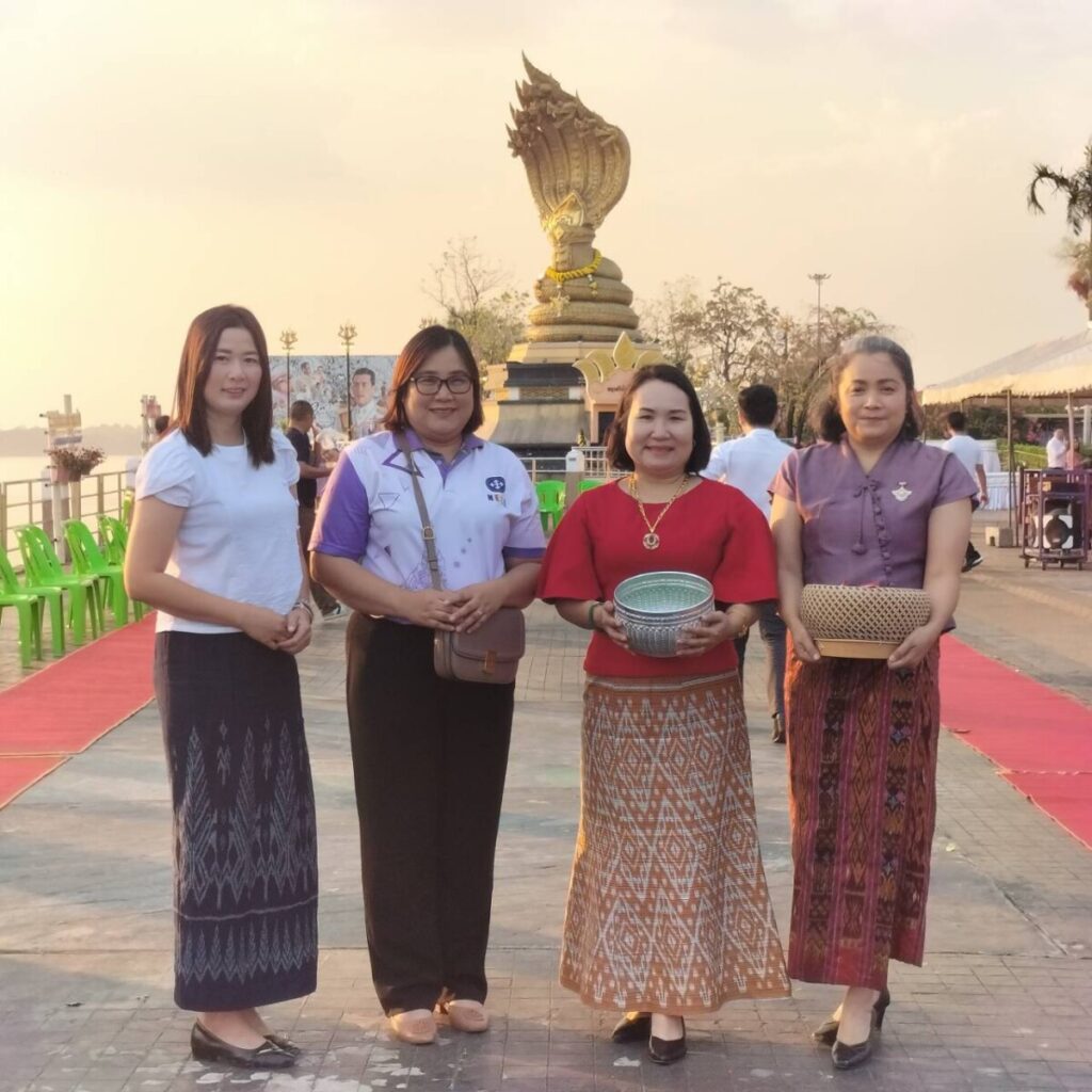 ร่วมกิจกรรมทำบุญตักบาตรทุกวันพระ ลานพญาศรีสัตตนาคราช 1 71353 0