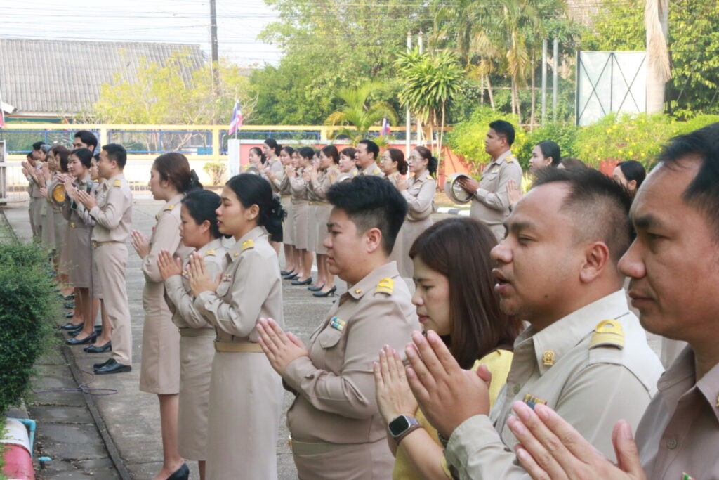 สพป.นครพนม เขต 1 เข้าแถว เคารพธงชาติ ประจำวันจันทร์ 5 IMG 6284
