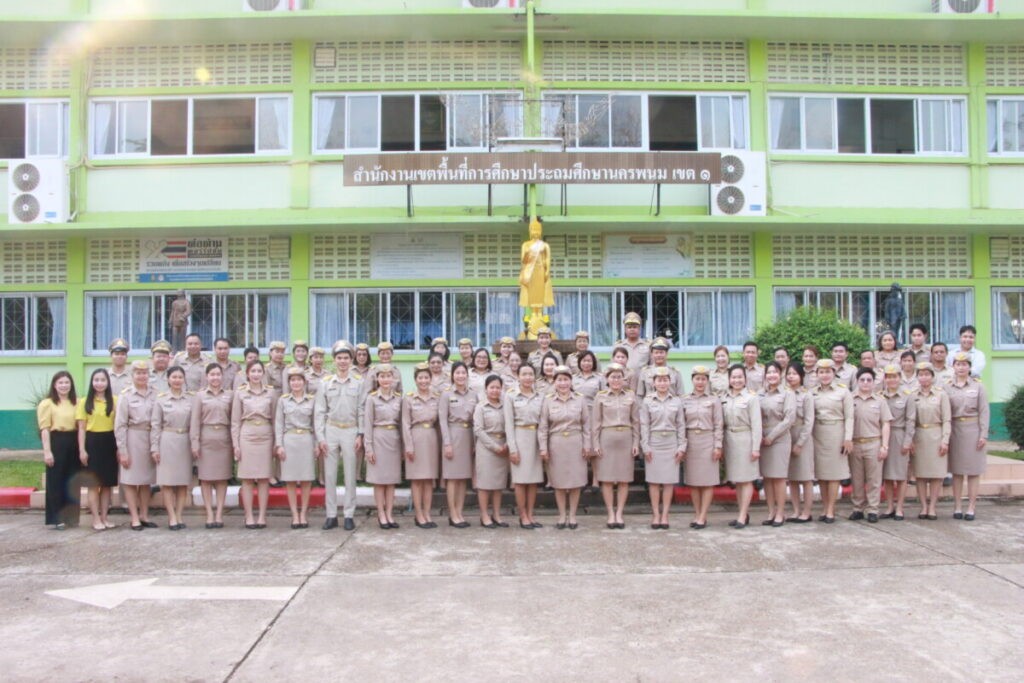 สพป.นครพนม เขต 1 เข้าแถว เคารพธงชาติ ประจำวันจันทร์ 1 IMG 6475