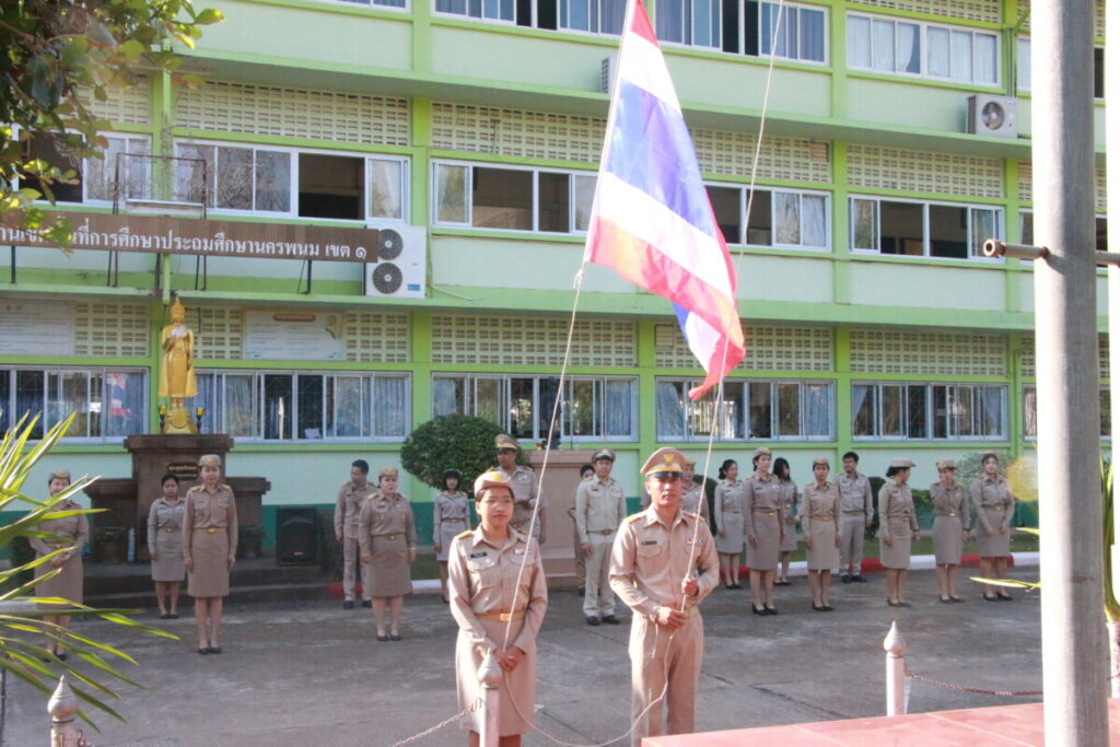 สพป.นครพนม เขต 1 จัดกิจกรรมหน้าเสาธง ส่งเสริมคุณธรรมและธรรมาภิบาล 2 IMG 6885