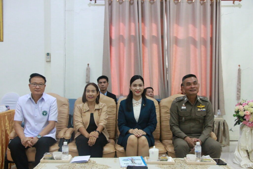 สพป.นครพนม เขต 1 จัดประชุมผู้บริหารสถานศึกษา พร้อมลงนาม MOU ความปลอดภัยทางถนน และมอบรางวัลเชิดชูเกียรติ 1 IMG 7018