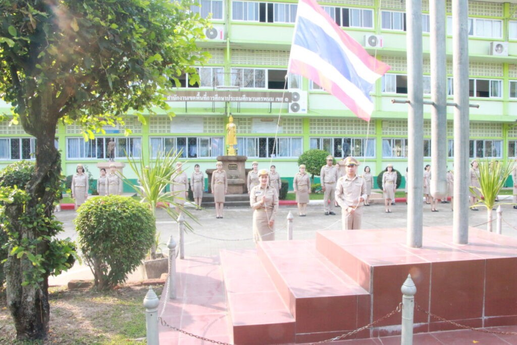 สพป.นครพนม เขต 1 จัดกิจกรรมหน้าเสาธง ส่งเสริมคุณธรรมและธรรมาภิบาล 2 IMG 7398