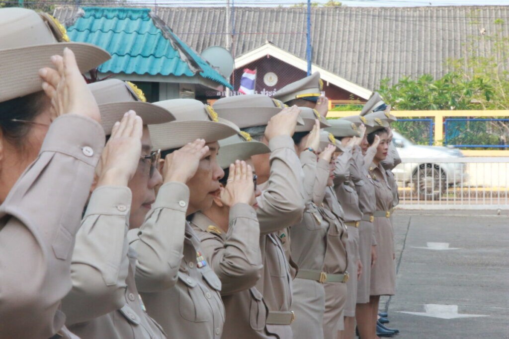 สพป.นครพนม เขต 1 จัดกิจกรรมหน้าเสาธง ส่งเสริมคุณธรรมและธรรมาภิบาล 5 IMG 7422