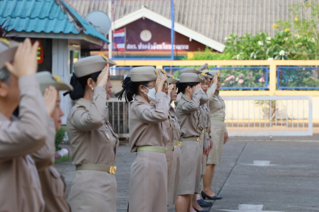 สพป.นครพนม เขต 1 จัดกิจกรรมหน้าเสาธง ส่งเสริมคุณธรรมและธรรมาภิบาล 4 IMG 9048