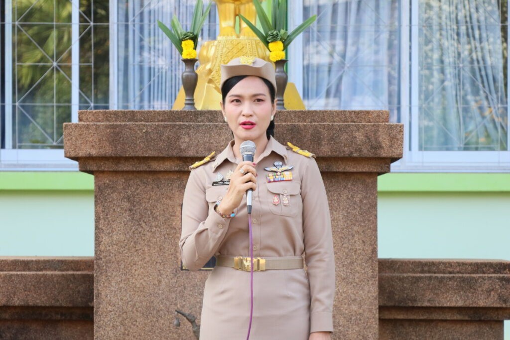 สพป.นครพนม เขต 1 จัดกิจกรรมหน้าเสาธง ส่งเสริมคุณธรรมและธรรมาภิบาล 1 IMG 9157