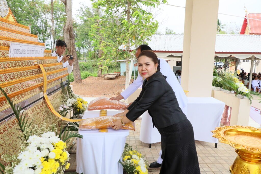 สพป.นครพนม เขต 1 ร่วมงานพิธีพระราชทานเพลิงศพ แสดงความอาลัย 5 IMG 9232