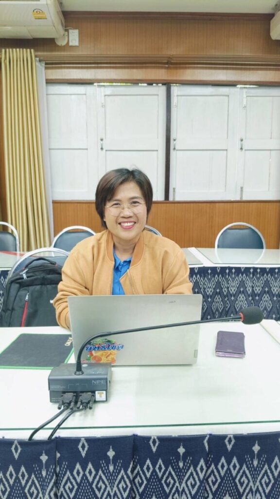 ประชุมคณะกรรมการจัดทำร่างรูปแบบพัฒนาภาวะผู้นำทางวิชาการของผู้บริหารโรงเรียนประถมศึกษาขนาดเล็ก 4 S 55648319 0