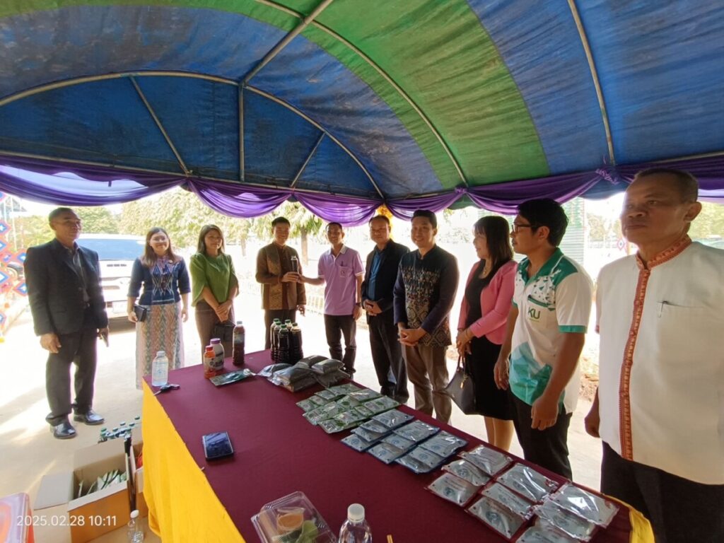 ร่วมกิจกรรมเปิดศูนย์การเรียนรู้ตามหลักปรัชญาเศรษฐกิจพอเพียง ด้านการศึกษา 4 S 72458267 0