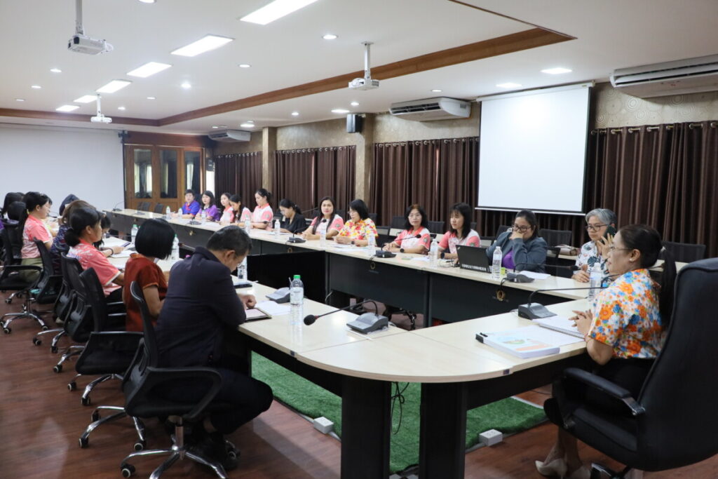สพป.นครพนม เขต 1 ประชุมเตรียมความพร้อมรับสมัครคัดเลือกครูผู้ช่วย กรณีพิเศษ 4 IMG 0047