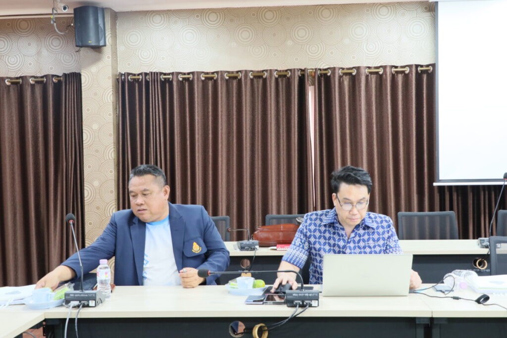 ประชุมคณะกรรรมการพิจารณาเลื่อนเงินเดือนข้าราชการครูและบุคลากรทางการศึกษา 5 IMG 1343