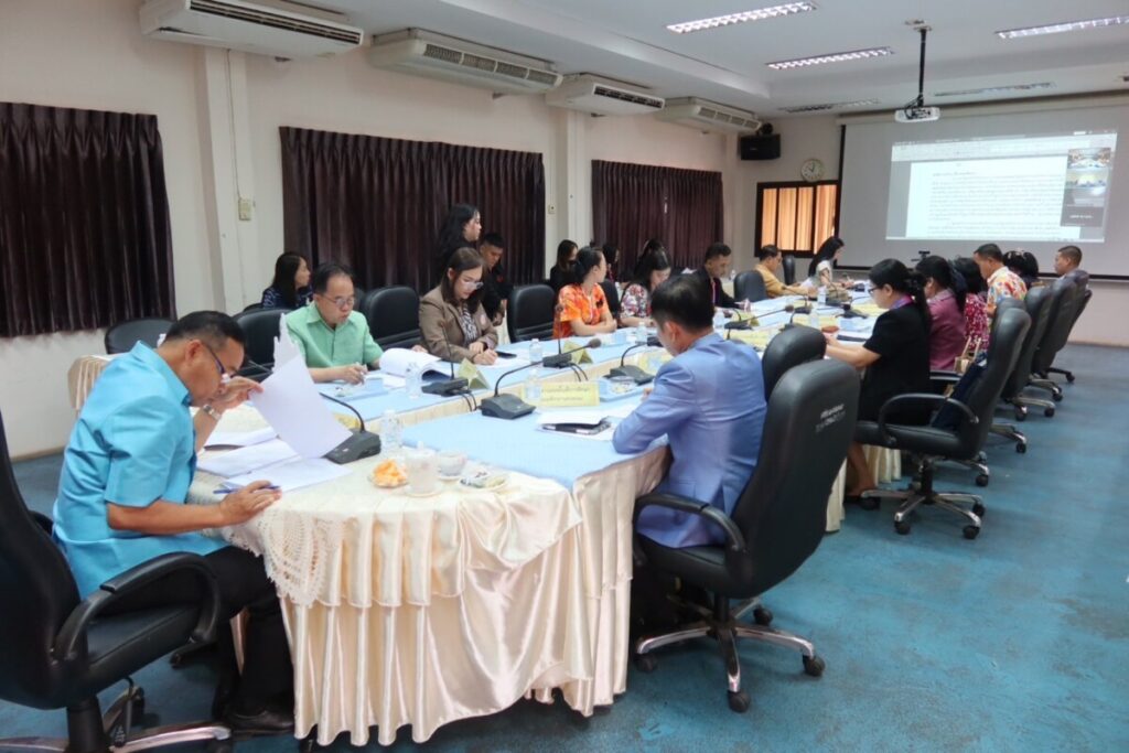 สพป.นครพนม เขต 1 เข้าร่วมประชุมเตรียมความพร้อมการประชุม ครม.สัญจร ณ จังหวัดนครพนม 4 LINE ALBUM 10468 250410 5 0