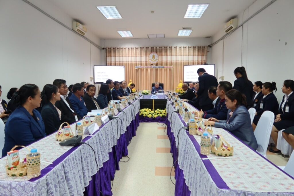 สพป.นครพนม เขต 1 ร่วมให้การต้อนรับรัฐมนตรีว่าการกระทรวงศึกษาธิการ ลงพื้นที่ตรวจราชการ ณ ศูนย์วิทยาศาสตร์เพื่อการศึกษานครพนม 4 S 184180828 0