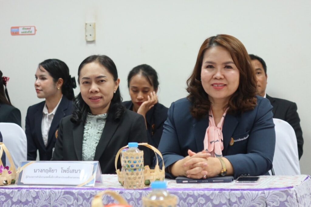 สพป.นครพนม เขต 1 ร่วมให้การต้อนรับรัฐมนตรีว่าการกระทรวงศึกษาธิการ ลงพื้นที่ตรวจราชการ ณ ศูนย์วิทยาศาสตร์เพื่อการศึกษานครพนม 2 S 184180834 0