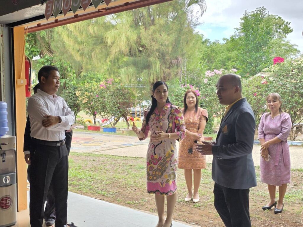 ผอ.สพป.นครพนม เขต 1 ลงพื้นที่ตรวจเยี่ยมโรงเรียนในสังกัดก่อนเปิดภาคเรียน ปีการศึกษา 2568 4 995 0