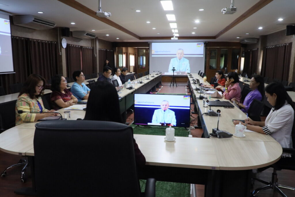 สพป.นครพนม เขต 1 ร่วมประชุมเตรียมความพร้อมก่อนเปิดภาคเรียน "เรียนดี มีความสุข" ผ่านระบบ Video Conference 5 IMG 3240