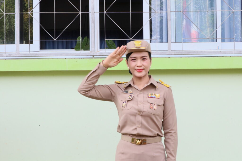 สพป.นครพนม เขต 1 เข้าแถว เคารพธงชาติ ประจำวันจันทร์ 3 IMG 4596