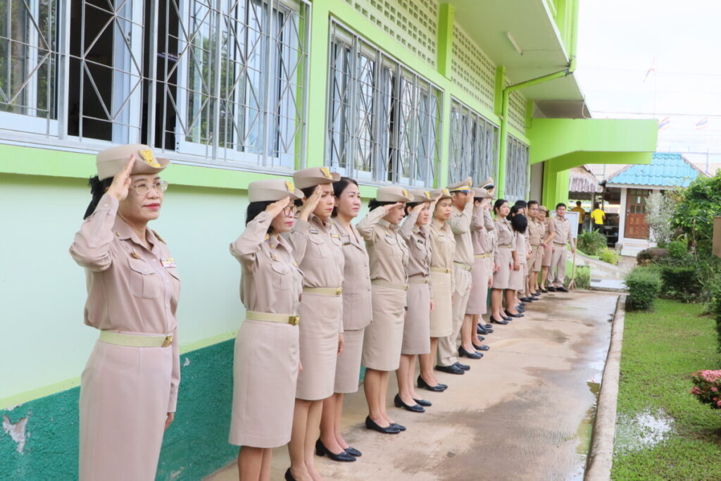สพป.นครพนม เขต 1 เข้าแถว เคารพธงชาติ ประจำวันจันทร์ 7 IMG 4605