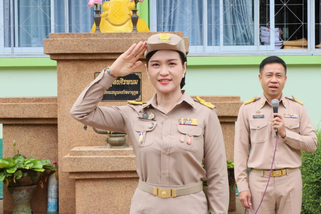 สพป.นครพนม เขต 1 จัดกิจกรรมหน้าเสาธง ส่งเสริมคุณธรรมและธรรมาภิบาล 3 IMG 5063
