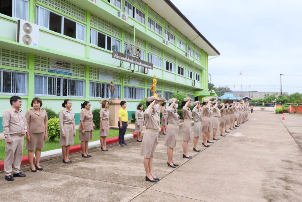 สพป.นครพนม เขต 1 จัดกิจกรรมหน้าเสาธง ส่งเสริมคุณธรรมและธรรมาภิบาล 5 IMG 5072