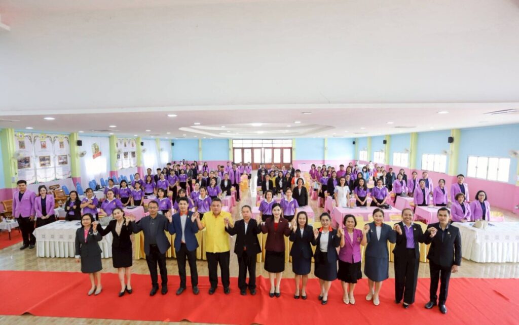 ผอ.สพป.นครพนม เขต 1 เป็นประธานเปิดการอบรมพัฒนาครูและบุคลากรทางการศึกษา ณ เครือข่ายพระธาตุพนม 5 230503 0