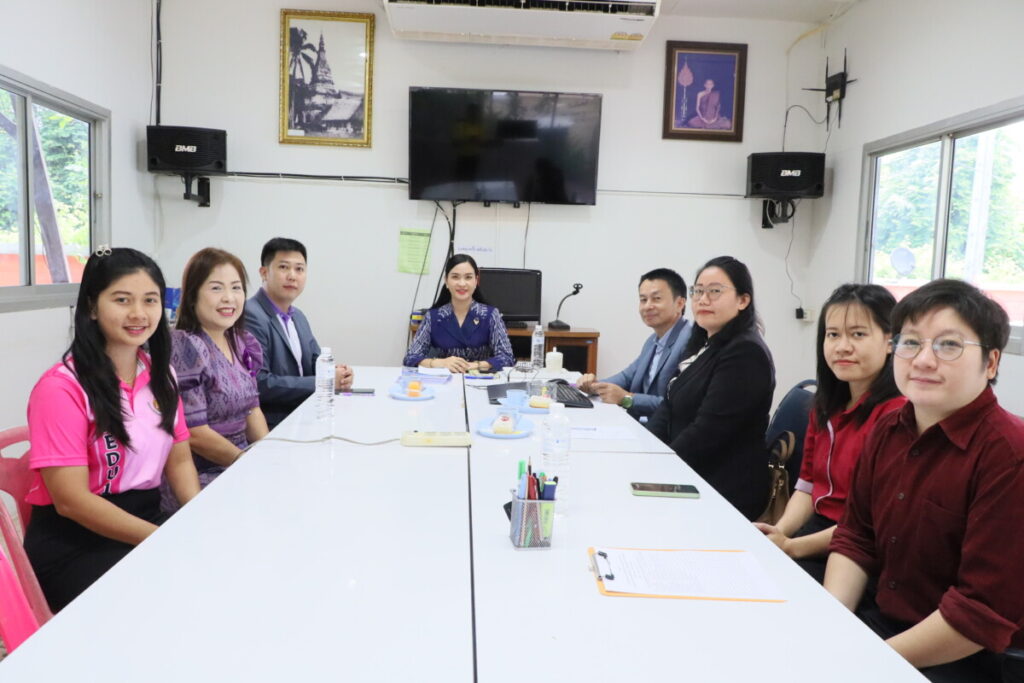 ประชุมคณะทำงานการพัฒนางานตามข้อตกลงของข้าราชการครูและบุคลากรทางการศึกษา ตำแหน่งผู้อำนวยการสำนักงานเขตพื้นที่การศึกษา 2 IMG 6823