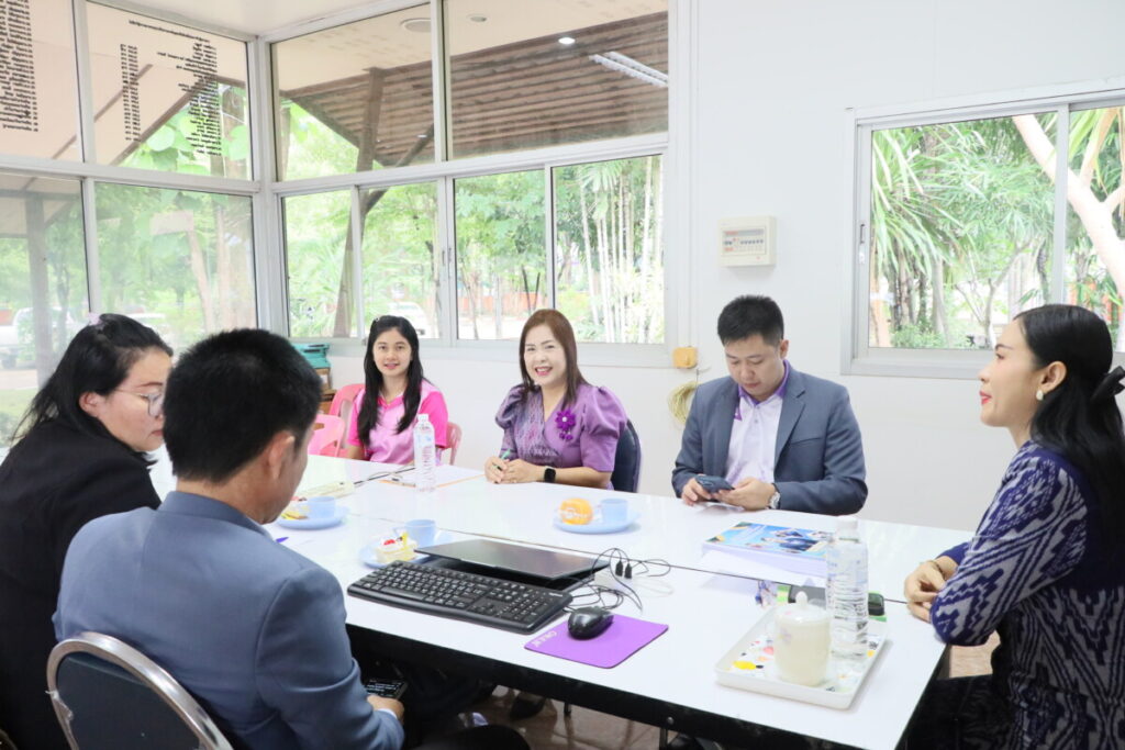 ประชุมคณะทำงานการพัฒนางานตามข้อตกลงของข้าราชการครูและบุคลากรทางการศึกษา ตำแหน่งผู้อำนวยการสำนักงานเขตพื้นที่การศึกษา 7 IMG 6834