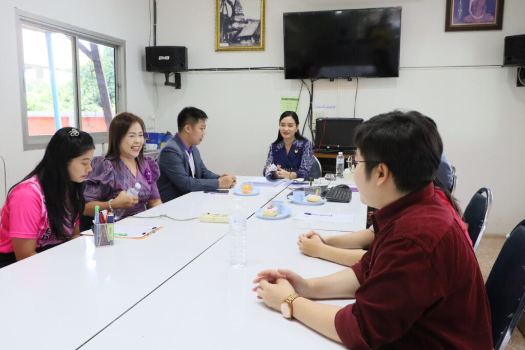 ประชุมคณะทำงานการพัฒนางานตามข้อตกลงของข้าราชการครูและบุคลากรทางการศึกษา ตำแหน่งผู้อำนวยการสำนักงานเขตพื้นที่การศึกษา 6 IMG 6838
