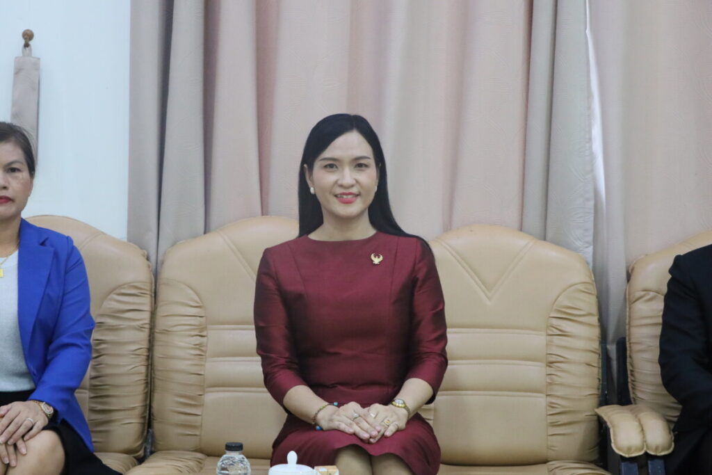 สพป.นครพนม เขต 1 ประชุมชี้แจงการตอบแบบสอบถาม EIT ขับเคลื่อนการประเมินคุณธรรมและความโปร่งใส 2 IMG 7008