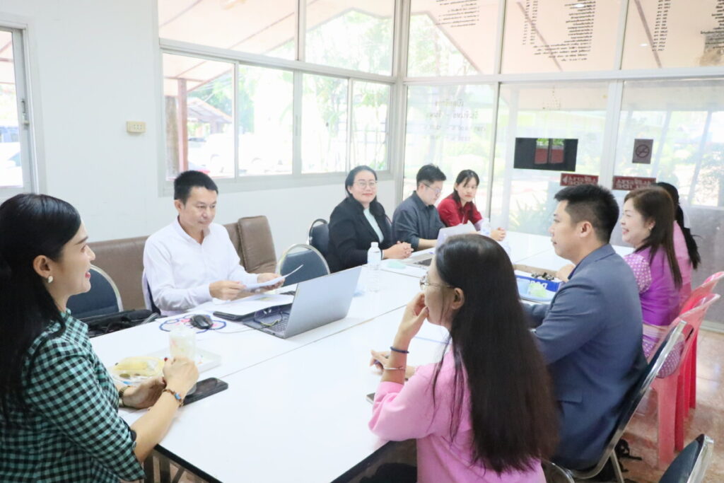 สพป.นครพนม เขต 1 ร่วมประชุมพัฒนางานตามข้อตกลง PA ขับเคลื่อนคุณภาพการศึกษา ปีงบประมาณ 2568 4 IMG 7452