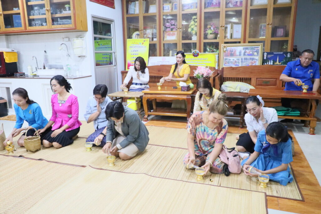 สพป.นครพนม เขต 1 ถวายภัตตาหาร-ไทยธรรม เสริมสิริมงคลองค์กร 3 IMG 7777