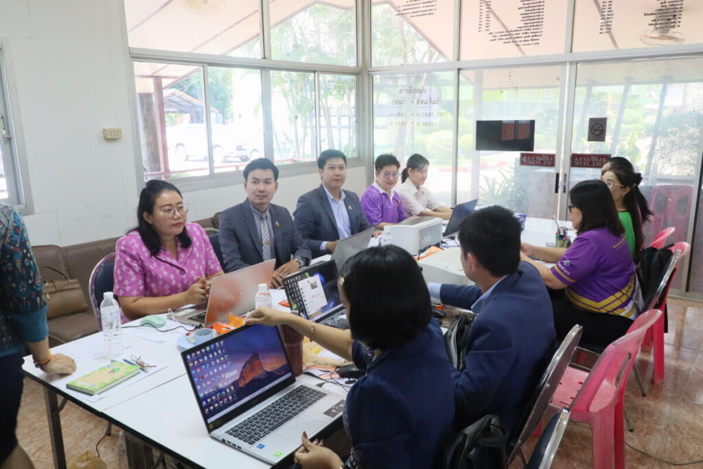 สพป.นครพนม เขต 1 ประชุมพัฒนางานตำแหน่งผู้อำนวยการสำนักงานเขตพื้นที่การศึกษา ตามข้อตกลง PA 5 IMG 8450