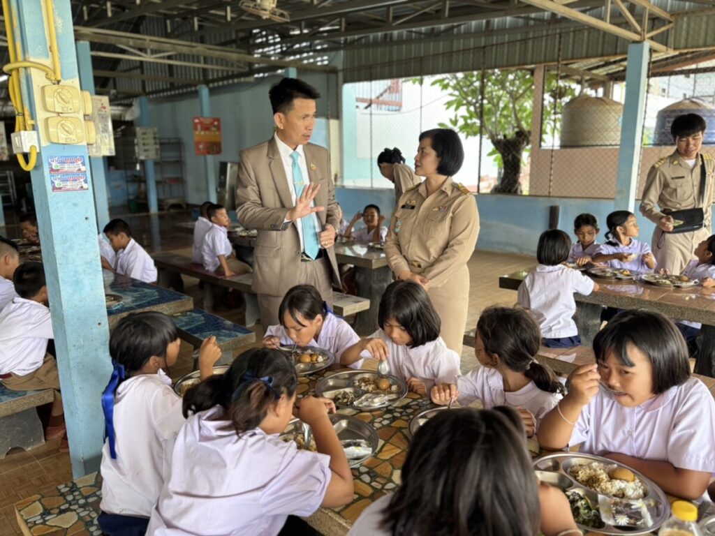ตรวจเยี่ยมการจัดการเรียนการสอนและให้กำลังใจ ผู้บริหาร คณะครู ณ โรงเรียนโพนสวางนางิ้ววิทยา โรงเรียนบ้านโพนทา และโรงเรียนบ้านนางาม 3 S 27836459 0