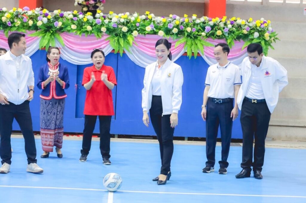 สพป.นครพนม เขต 1 ร่วมกิจกรรมส่งเสริมคุณภาพชีวิตครูและบุคลากรทางการศึกษาผู้สูงอายุ จังหวัดนครพนม 5 S 3293208 0