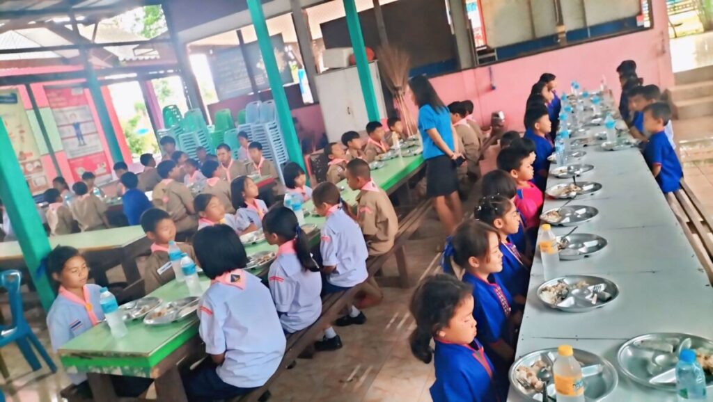 ตรวจสอบการดำเนินงานรายการค่าครุภัณฑ์ ปีงบประมาณ 2567 และตรวจสอบการดำเนินงานโครงการอาหารกลางวัน ประจำปีงบประมาณ 2568 โรงเรียนบ้านต้อง (ศรีบัวบานวิทยาคาร) 4 163099 0