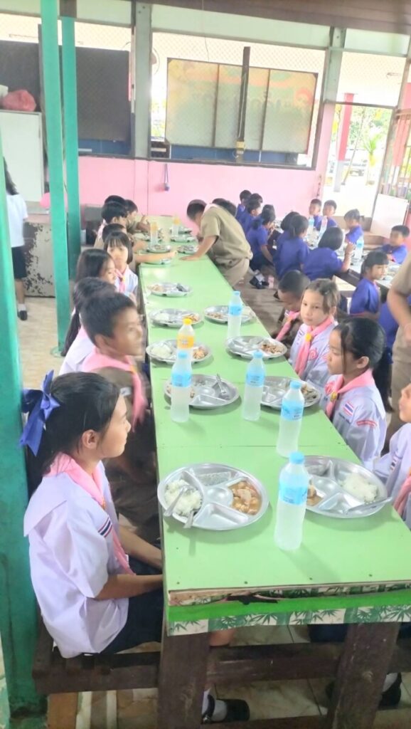 ตรวจสอบการดำเนินงานรายการค่าครุภัณฑ์ ปีงบประมาณ 2567 และตรวจสอบการดำเนินงานโครงการอาหารกลางวัน ประจำปีงบประมาณ 2568 โรงเรียนบ้านต้อง (ศรีบัวบานวิทยาคาร) 6 163101 0