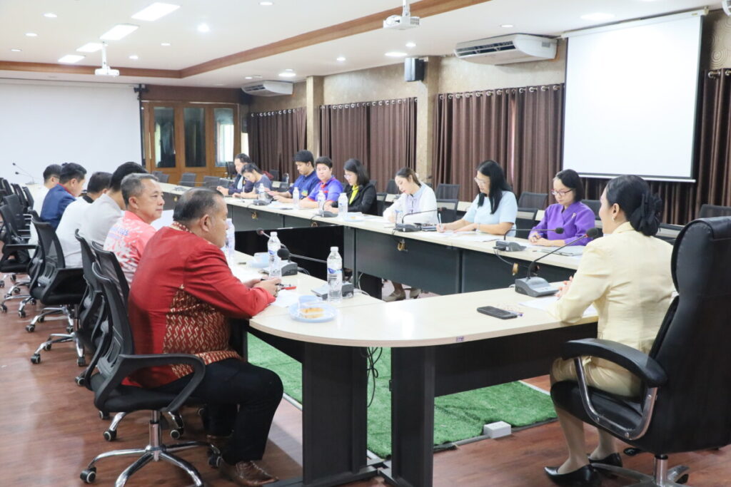 สพป.นครพนม เขต 1 ประชุมพิจารณาคำขอรับการสนับสนุนงบประมาณรายจ่ายประจำปี 2569 4 IMG 2464