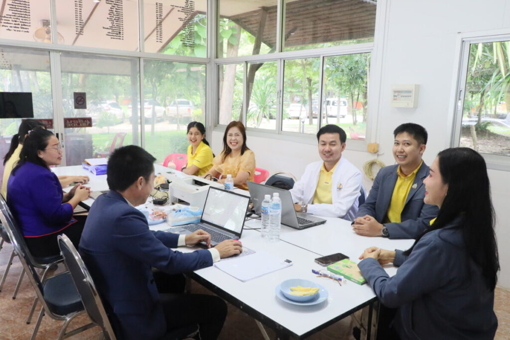 สพป.นครพนม เขต 1 ประชุมพัฒนางานตำแหน่งผู้อำนวยการสำนักงานเขตพื้นที่การศึกษา ตามข้อตกลง PA 3 IMG 4017