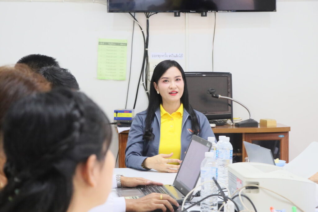 สพป.นครพนม เขต 1 ประชุมพัฒนางานตำแหน่งผู้อำนวยการสำนักงานเขตพื้นที่การศึกษา ตามข้อตกลง PA 4 IMG 4036