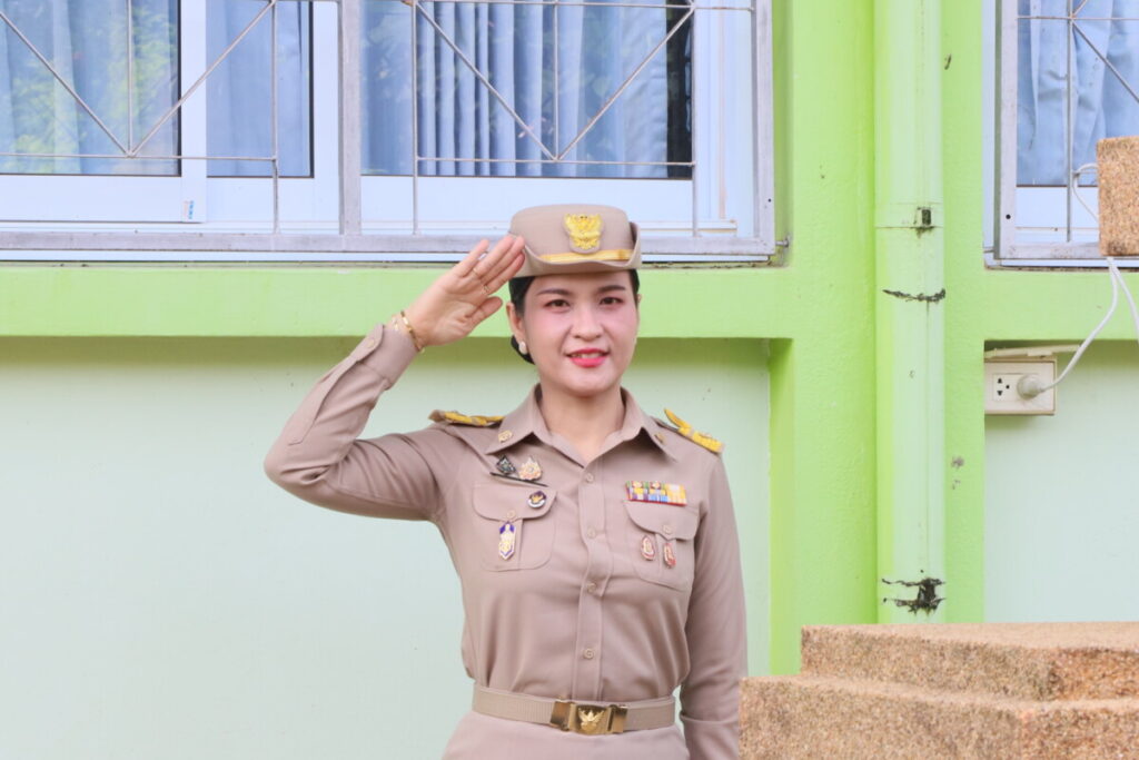 สพป.นครพนม เขต 1 ดำเนินกิจกรรมเข้าแถวเคารพธงชาติ เสริมสร้างวินัยและยึดมั่นเขตพื้นที่สุจริต 3 IMG 4049