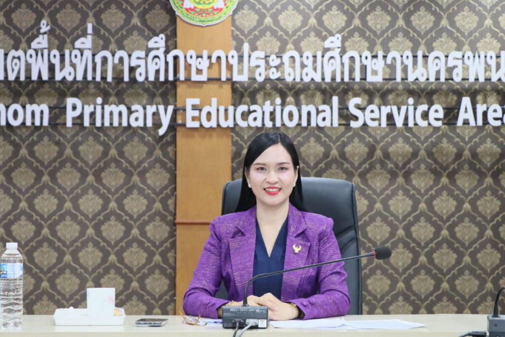 ผอ.สพป.นครพนม เขต 1 เป็นประธานประชุมมูลนิธิกล้วยน้ำว้าโรงเรียน 3 IMG 5091