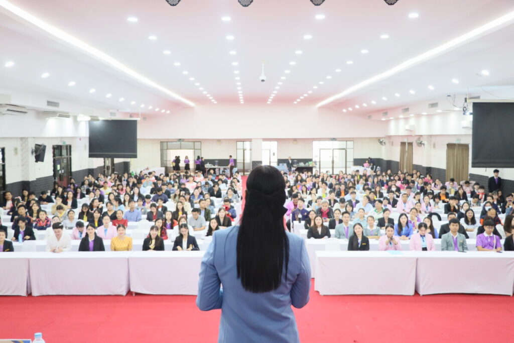 สพป.นครพนม เขต 1 เปิดโครงการอบรม “ครูผู้ช่วยมืออาชีพ” เสริมทัพวิทยากรพัฒนาครูรุ่นใหม่ 4 IMG 5190