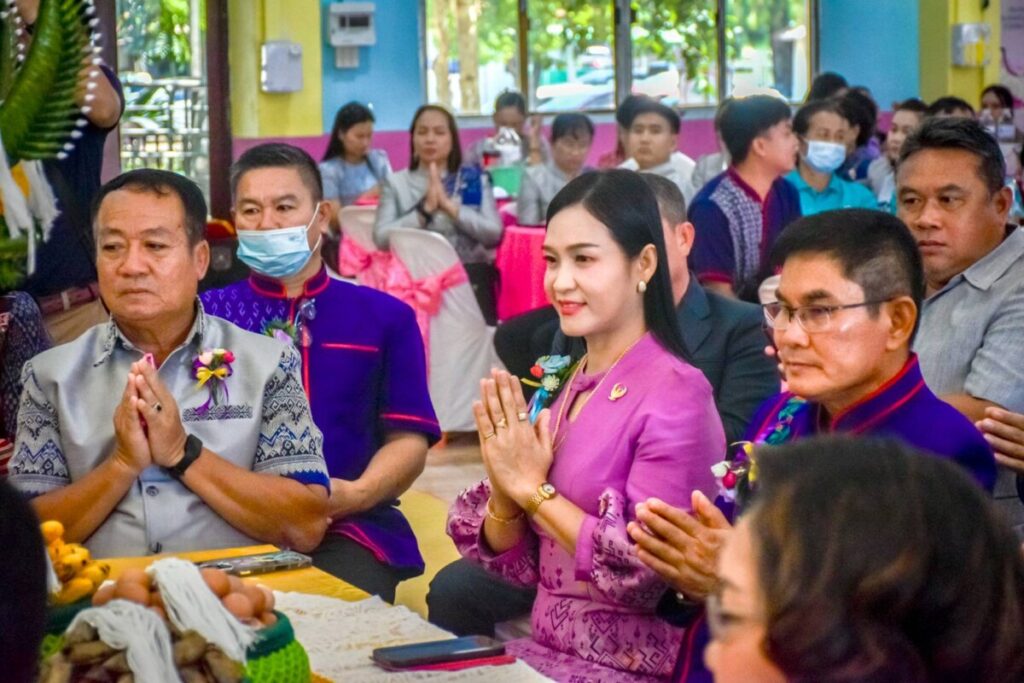 สพป.นครพนม เขต 1 ร่วมงานมุทิตาจิตผู้บริหาร ครู และบุคลากรทางการศึกษา อำเภอธาตุพนม 1 258292 0