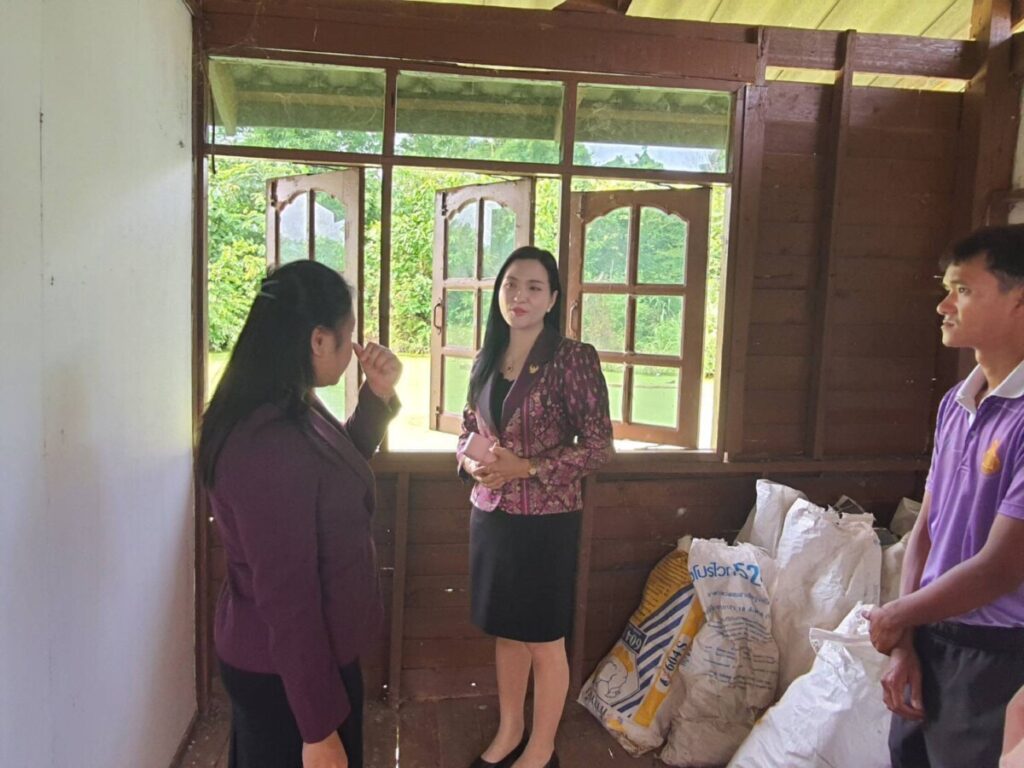 ผอ.สพป.นครพนม เขต 1 ลงพื้นที่ตรวจเยี่ยมโรงเรียนเตรียมความพร้อมรับคณะสำนักงานเลขาธิการสภาการศึกษา 2 98775 0