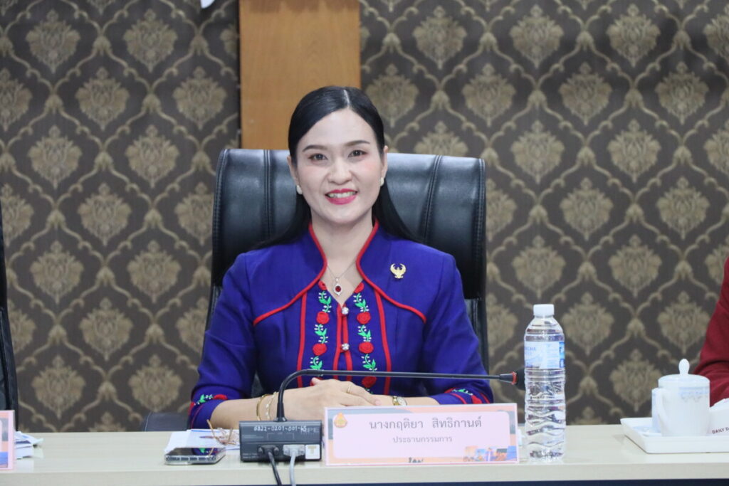 ผู้บริหาร สพป.นครพนม เขต 1 เข้ารับการประเมิน PA ประจำปีงบประมาณ 2568 3 IMG 6572