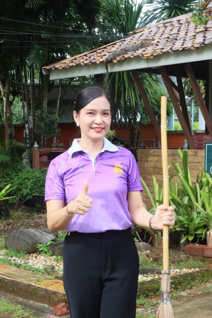 สพป.นครพนม เขต 1 จัดกิจกรรมจิตอาสาบำเพ็ญสาธารณประโยชน์ถวายพระราชกุศล 4 IMG 7978