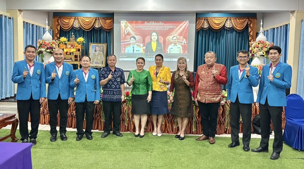 สพป.นครพนม เขต 1 ร่วมประเมินผลการพัฒนางานตามข้อตกลง (PA) ตำแหน่งผู้บริหารสถานศึกษา 2 S 228450319 0