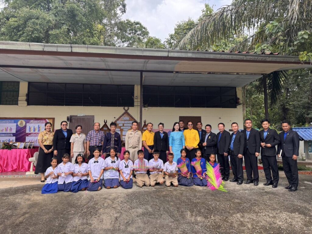 สพป.นครพนม เขต 1 ประเมินสัมฤทธิผลการปฏิบัติหน้าที่ผู้อำนวยการสถานศึกษา 1 265588 0