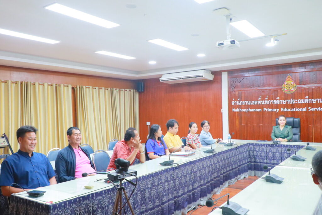 สพป.นครพนม เขต 1 ประชุมชี้แจงการปฏิบัติงานลูกจ้างประจำปี 4 IMG 6104