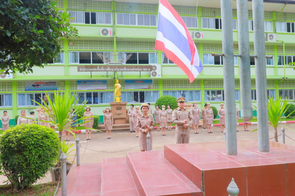 สพป.นครพนม เขต 1 ดำเนินกิจกรรมเข้าแถวเคารพธงชาติ เสริมสร้างวินัยและยึดมั่นเขตพื้นที่สุจริต 1 IMG 6156
