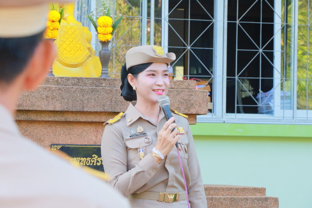 สพป.นครพนม เขต 1 ดำเนินกิจกรรมเข้าแถวเคารพธงชาติ เสริมสร้างวินัยและยึดมั่นเขตพื้นที่สุจริต 5 IMG 7168